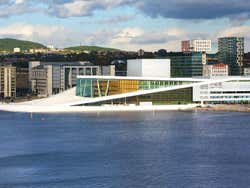 Opéra d'Oslo depuis la mer